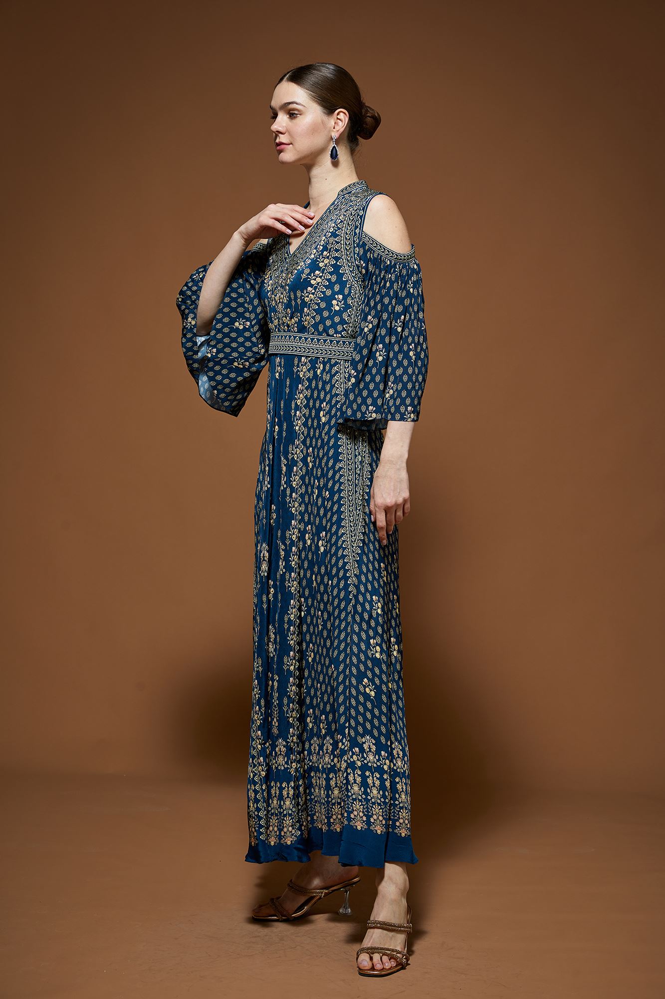 blue-gowns-nrs500-3