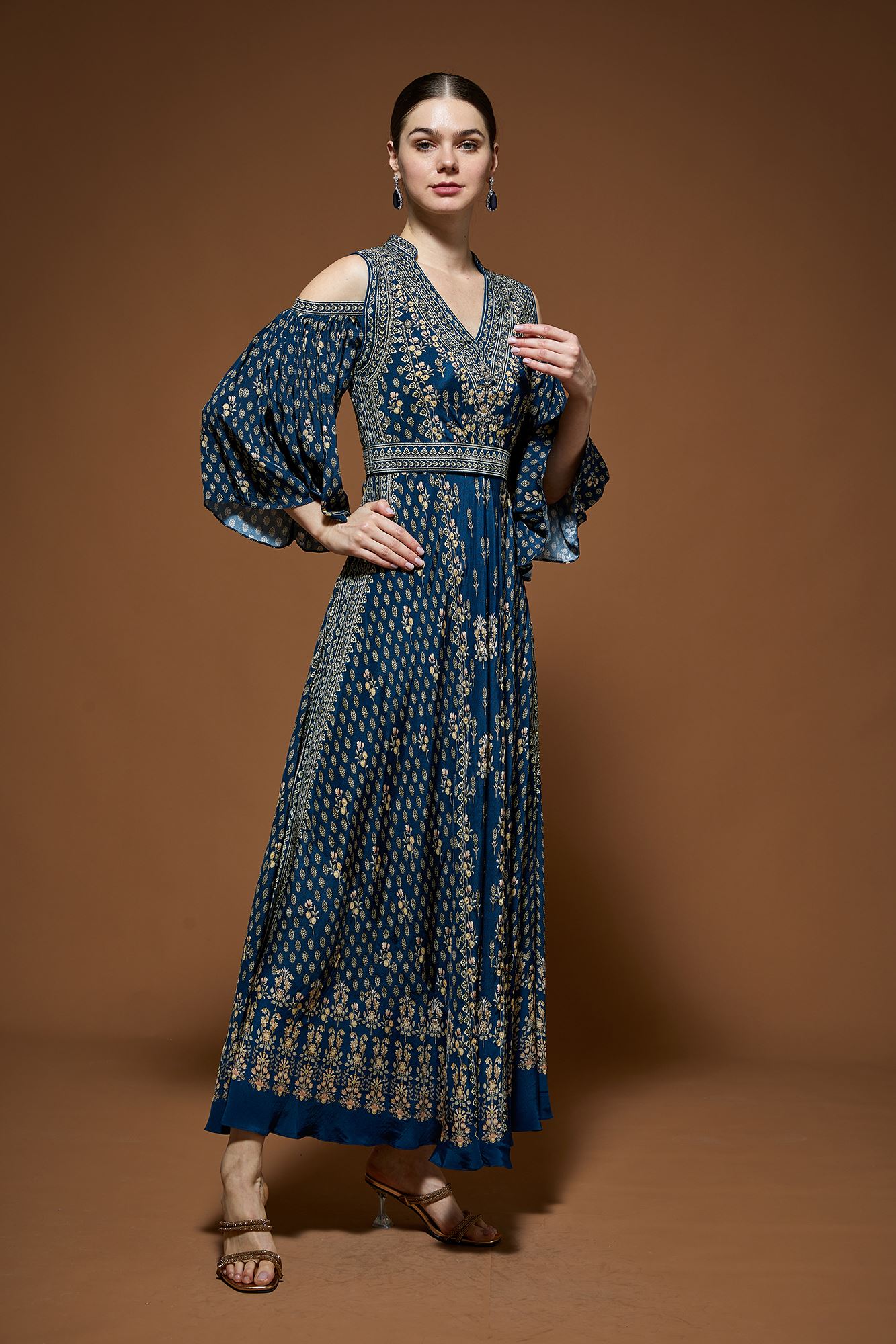 blue-gowns-nrs500-4