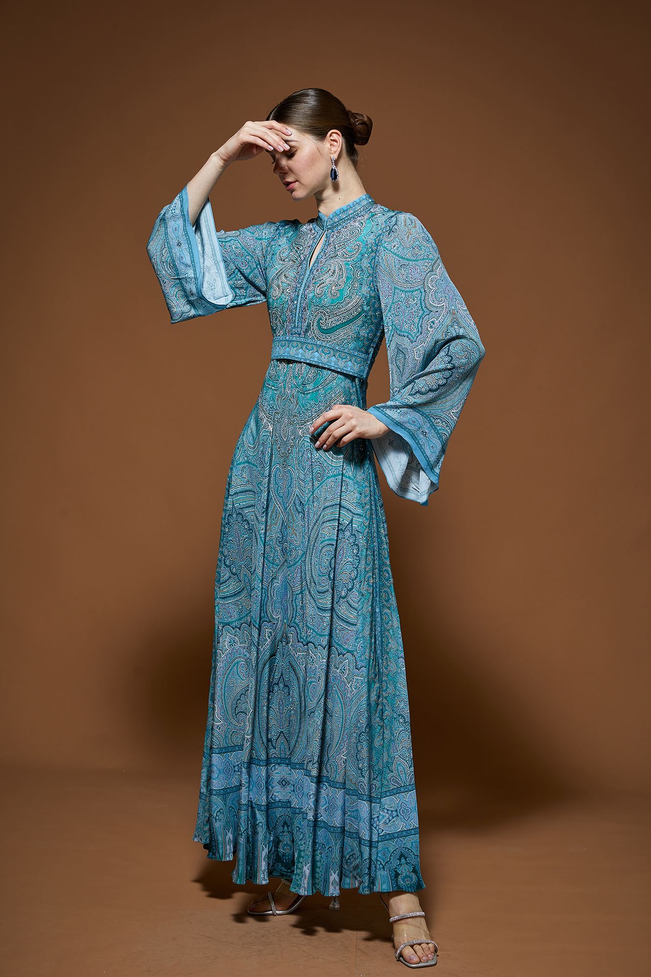 aqua-gowns-nrs580-4