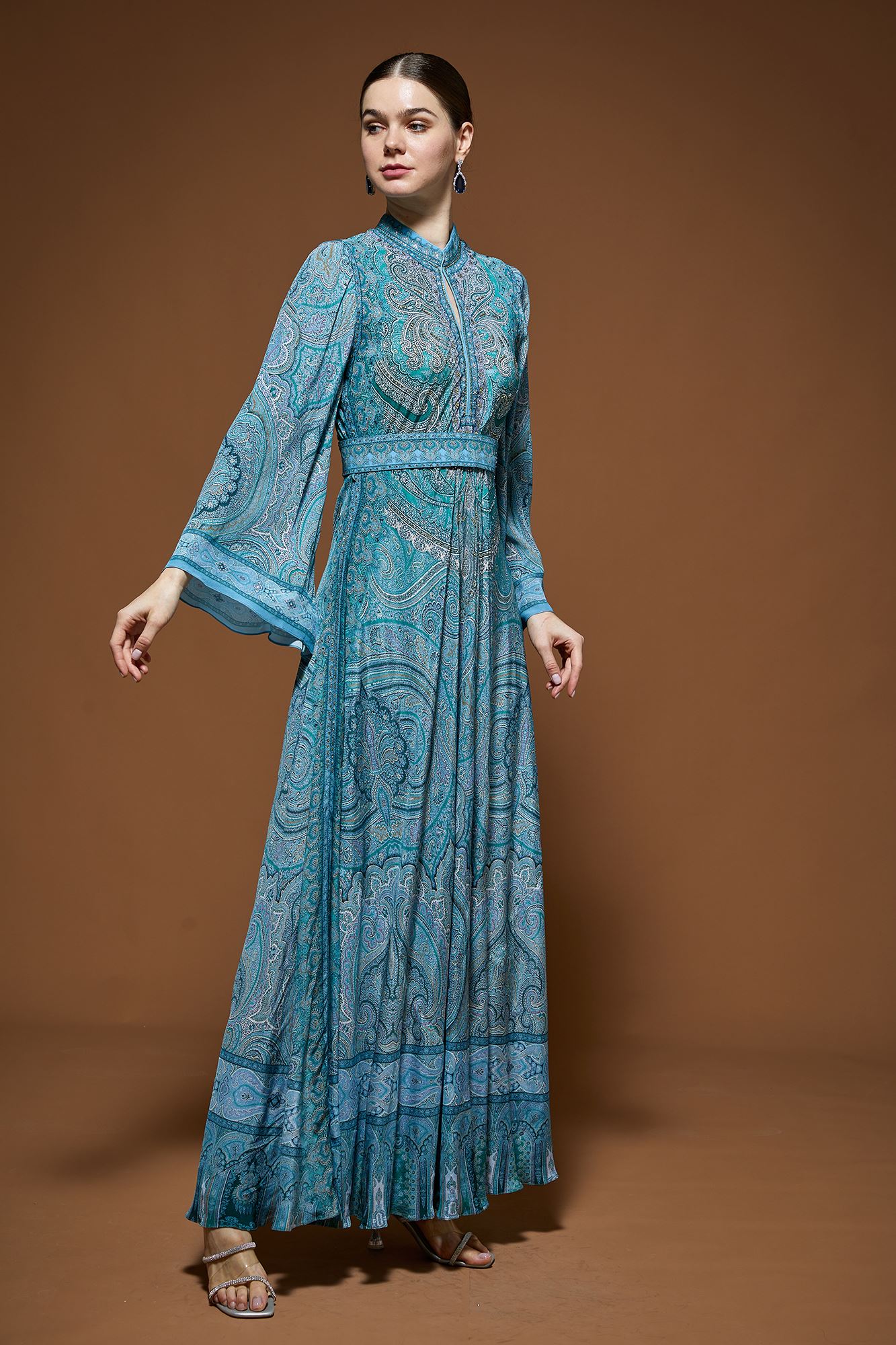 aqua-gowns-nrs580-5