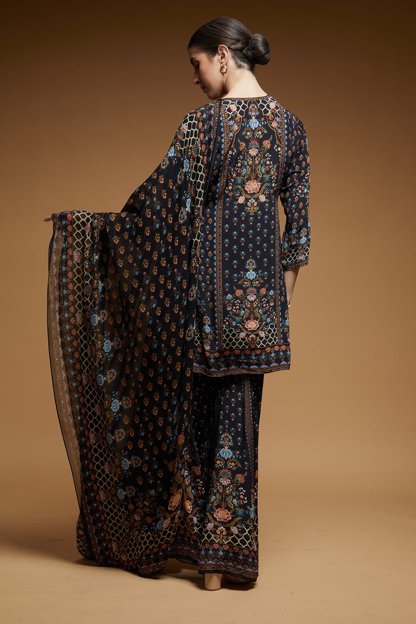 nr16black-color-sharara-5