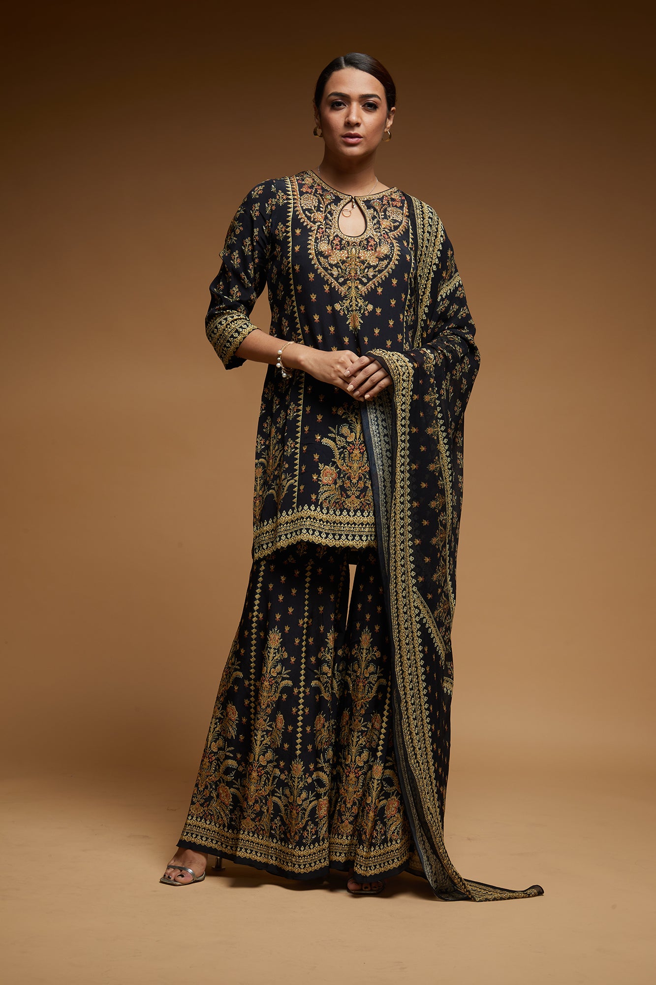 nr2black-color-sharara-1
