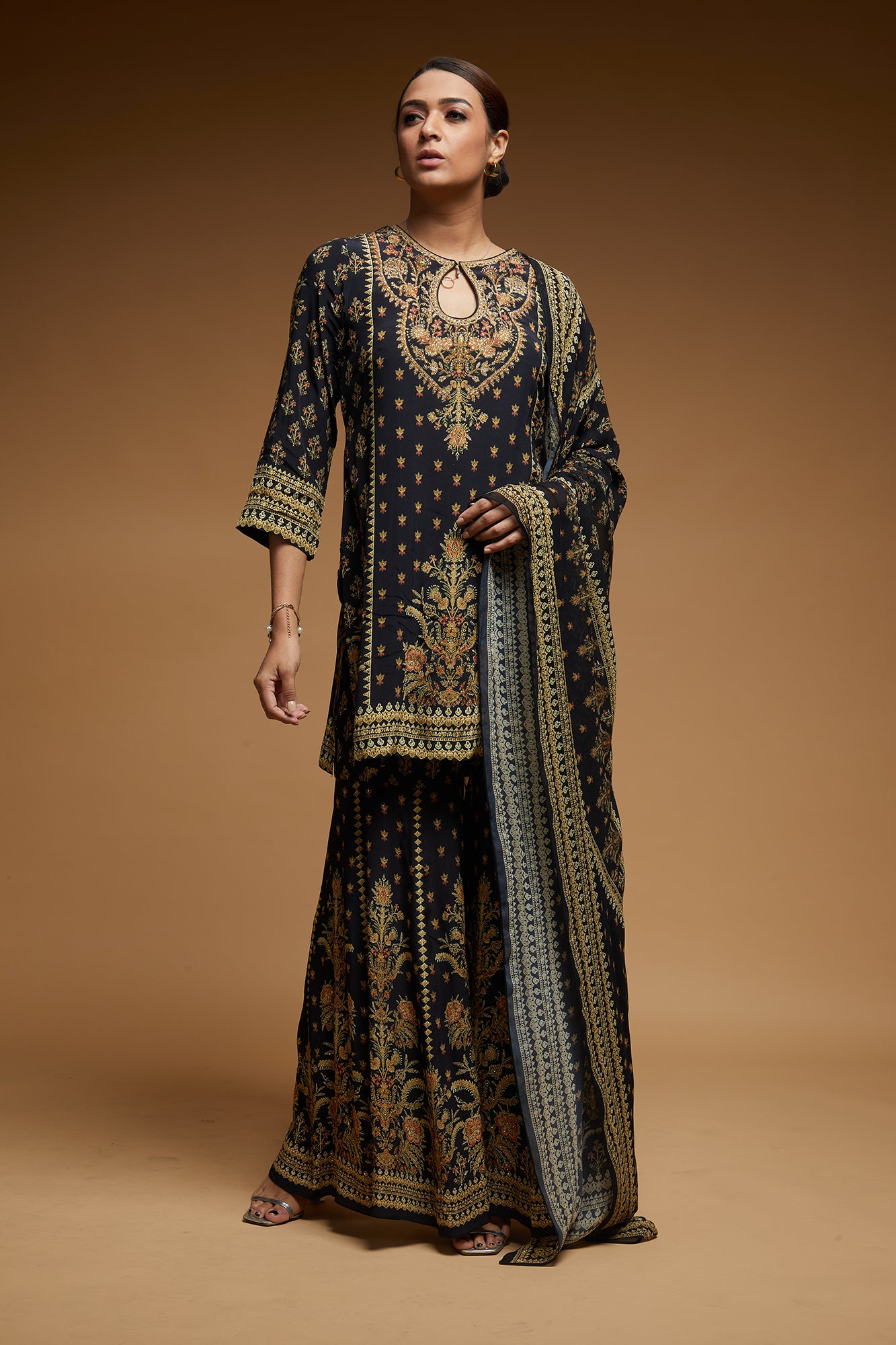 nr2black-color-sharara-2