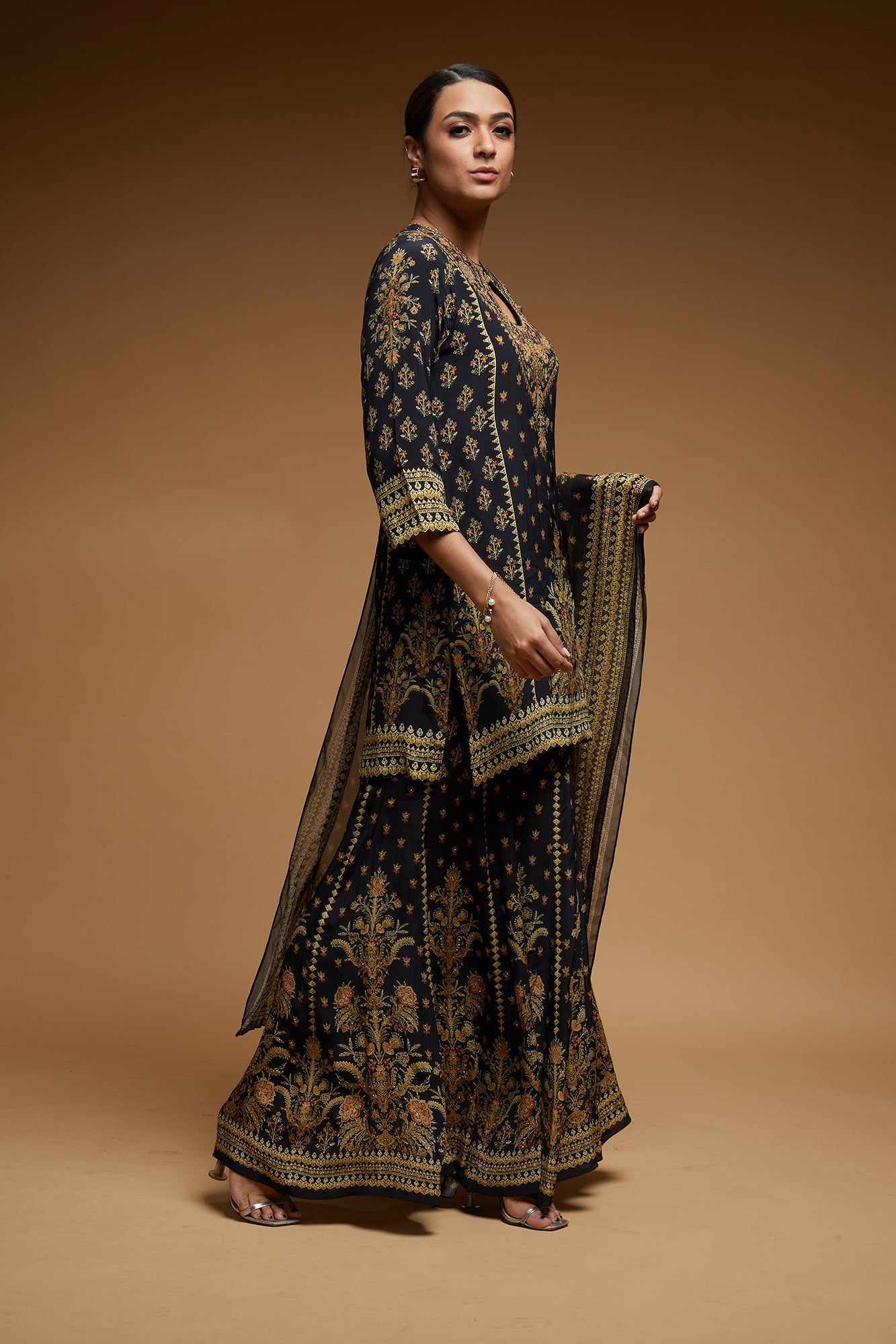 nr2black-color-sharara-3