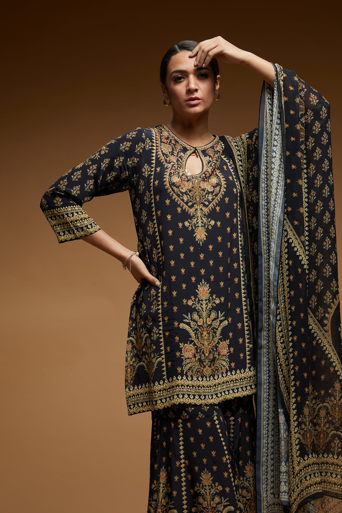 nr2black-color-sharara-7