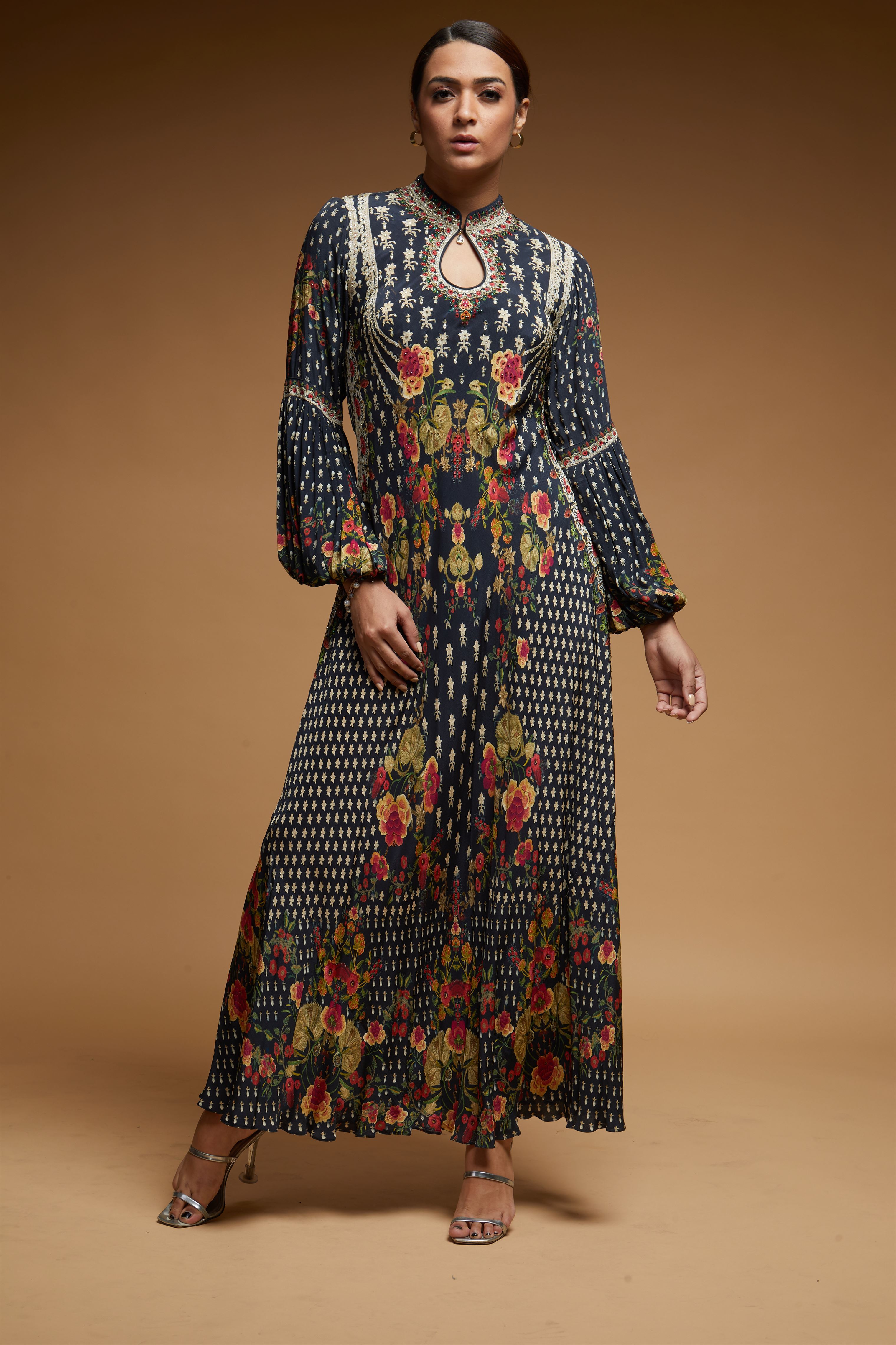 nr70black-color-halter-2