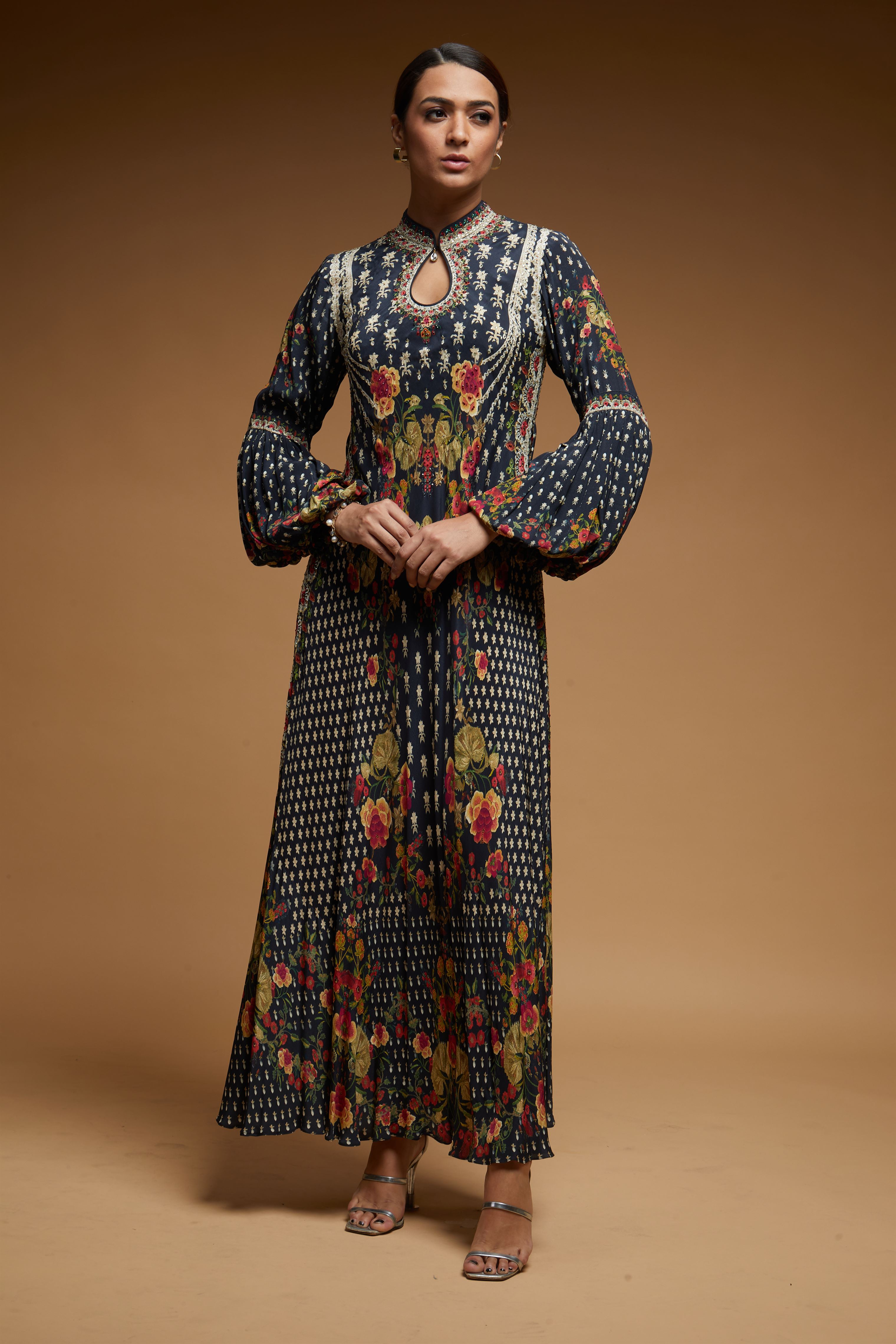 nr70black-color-halter-3