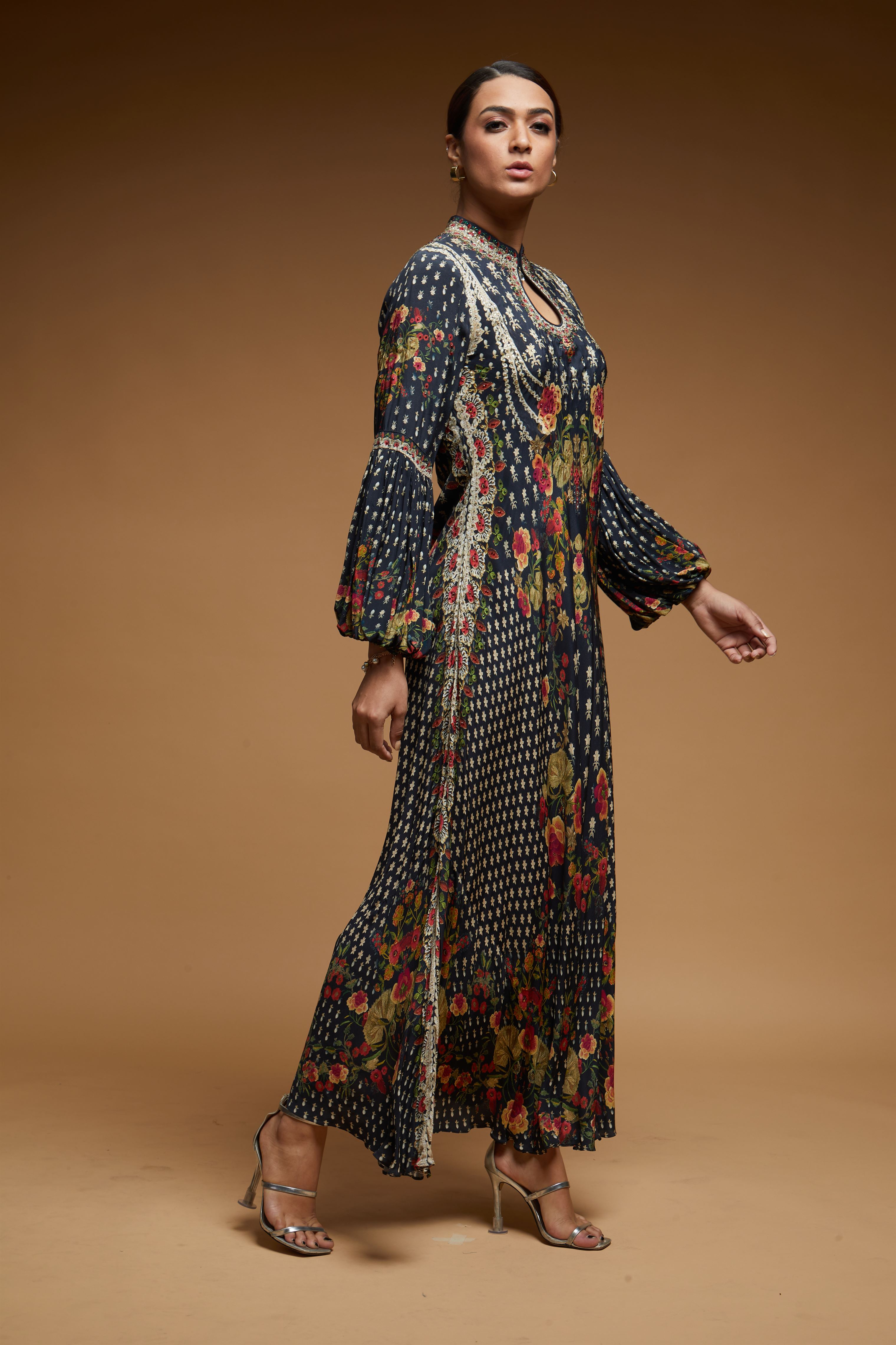 nr70black-color-halter-4