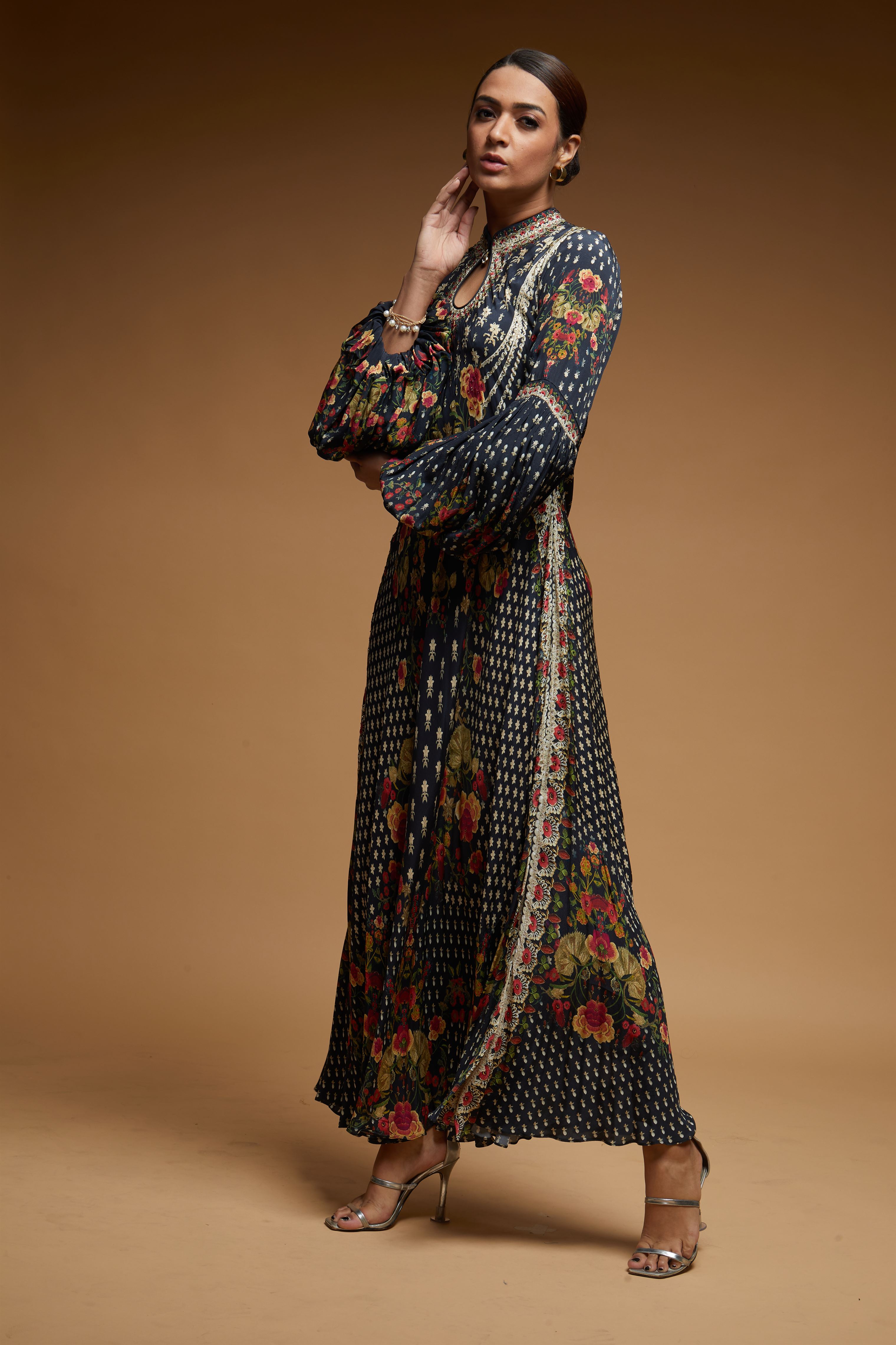 nr70black-color-halter-5