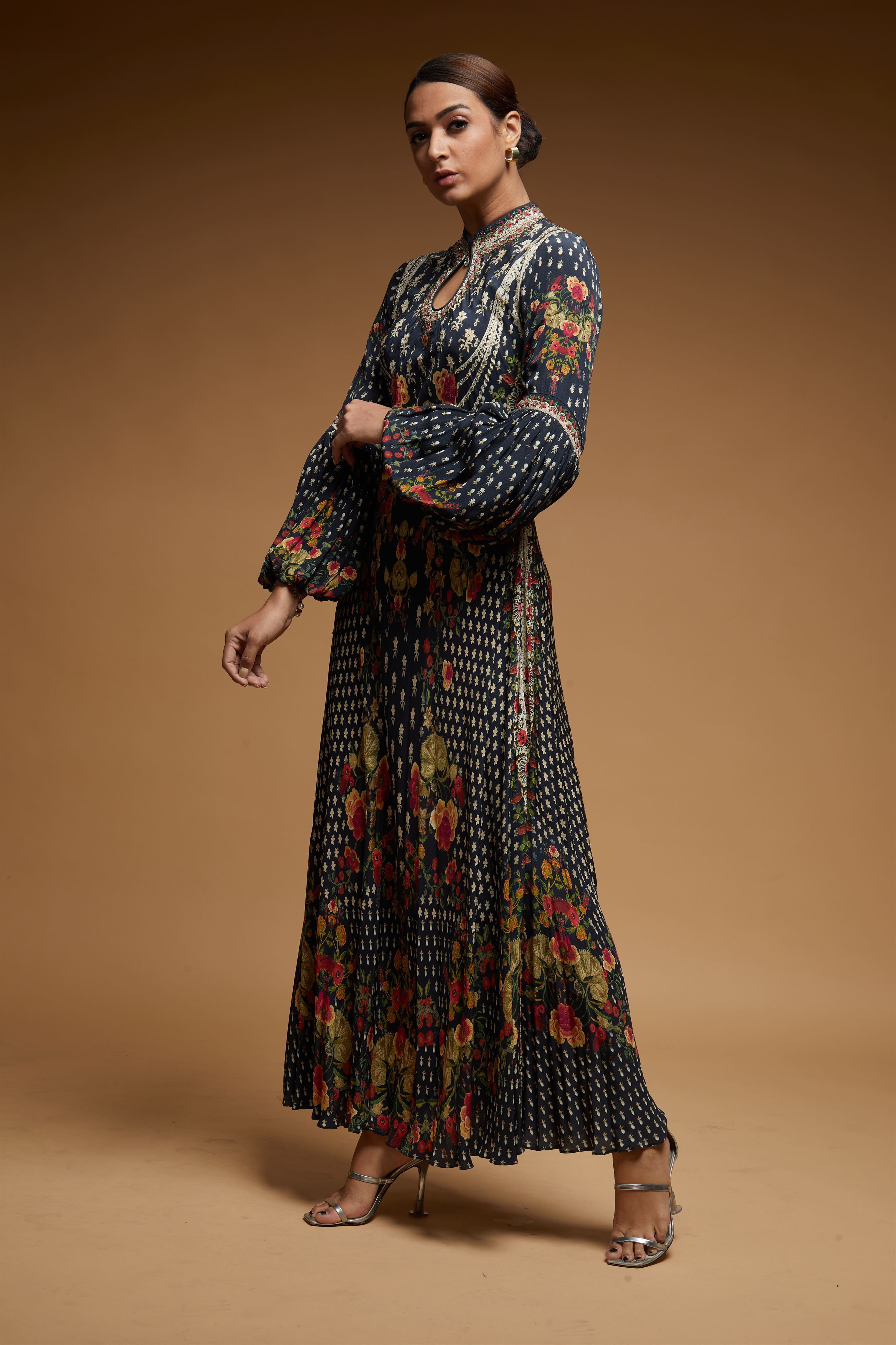 nr70black-color-halter-6