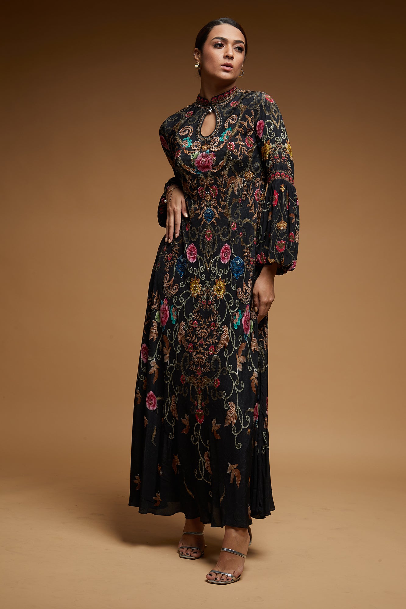 nr72black-color-halter-2