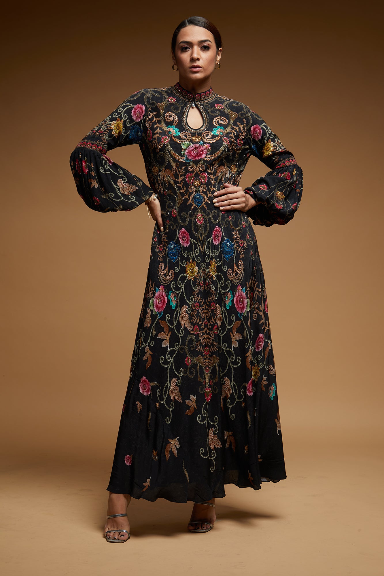 nr72black-color-halter-1