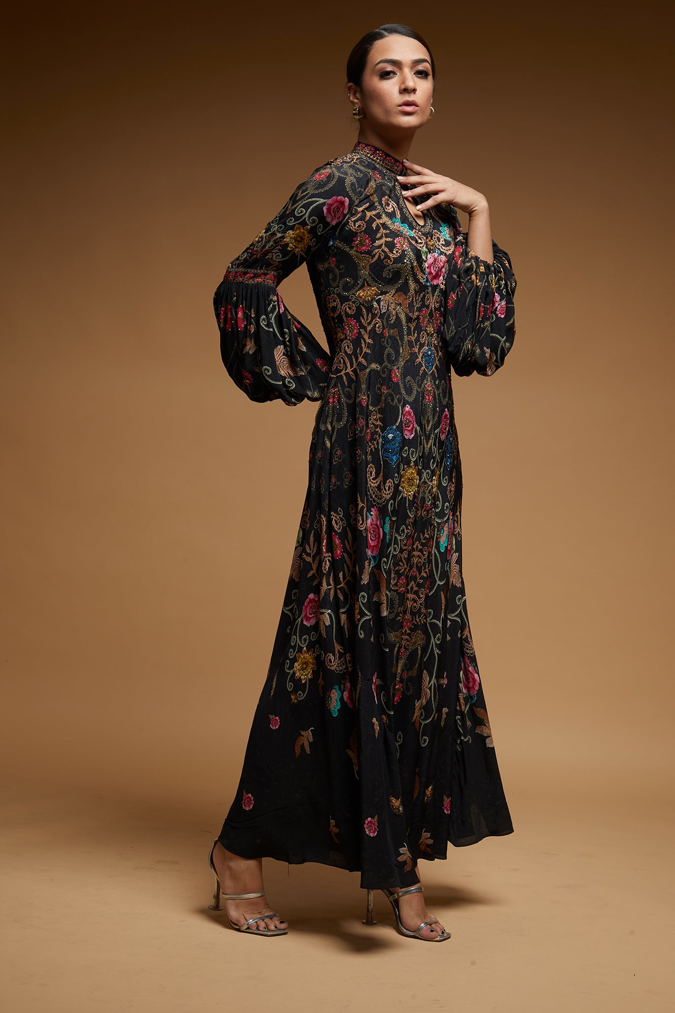 nr72black-color-halter-3