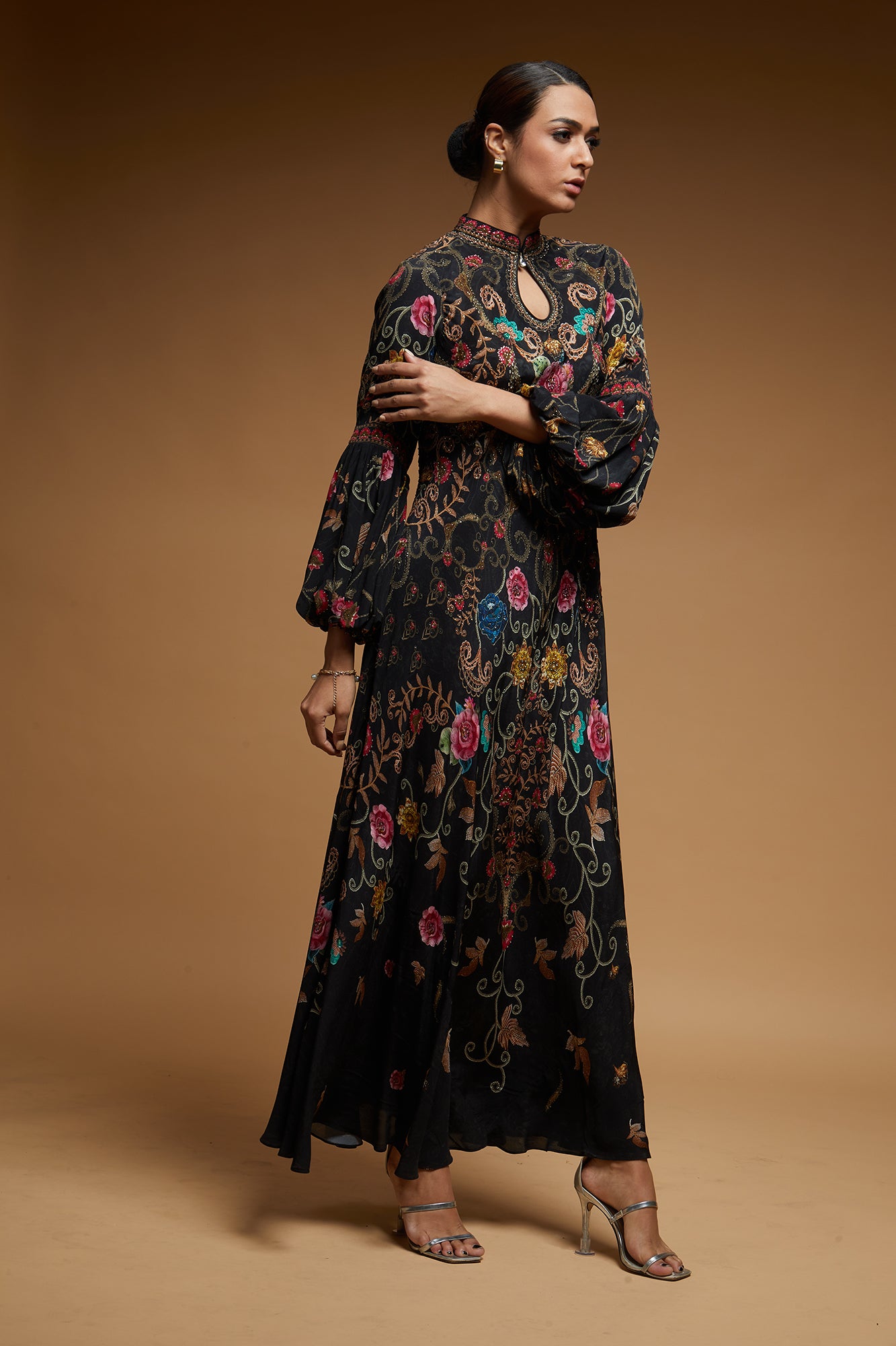 nr72black-color-halter-4