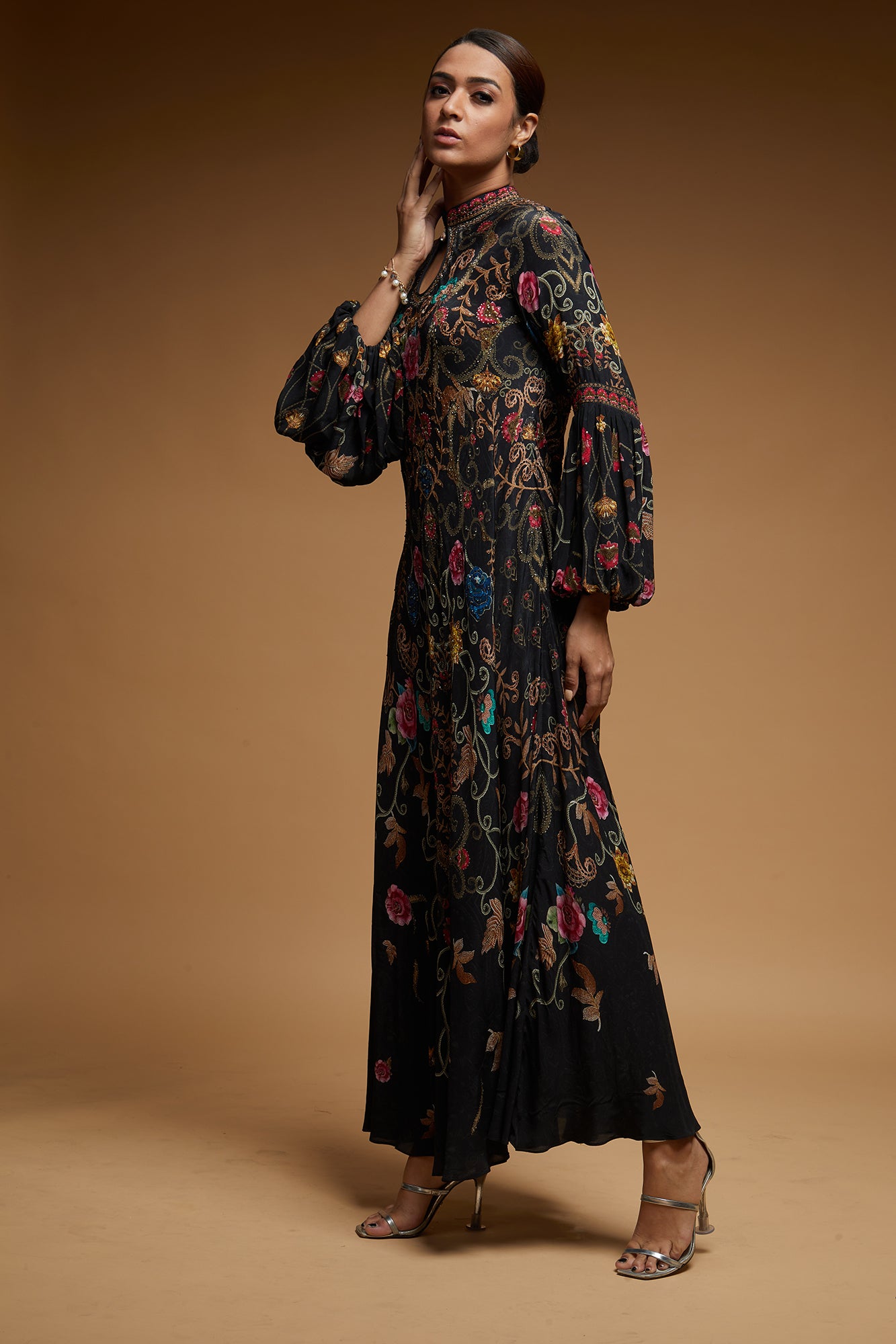 nr72black-color-halter-5