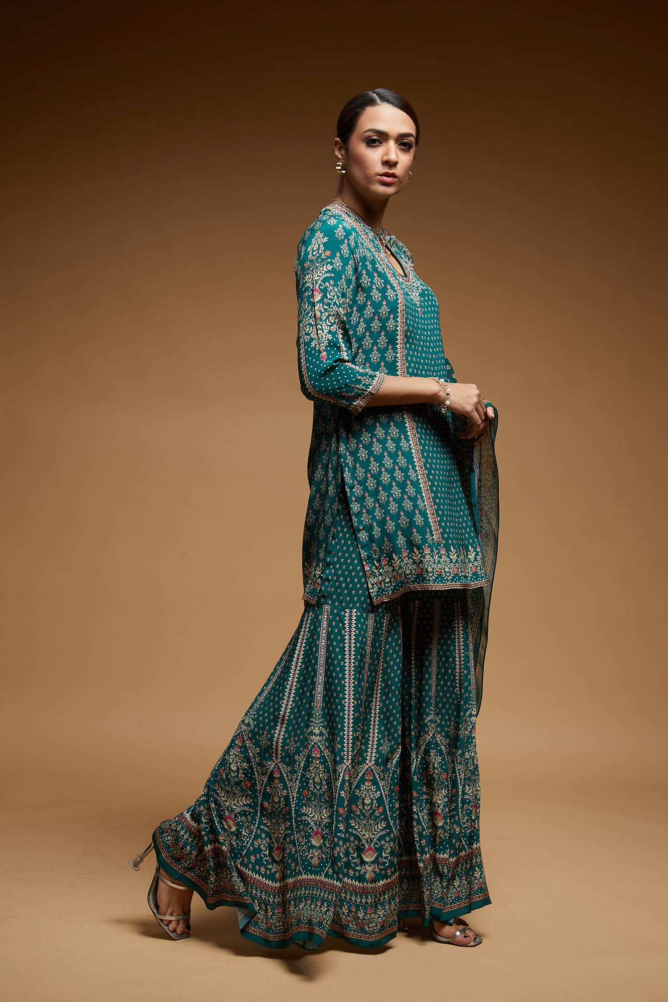 teal-sharara-nrs576-3