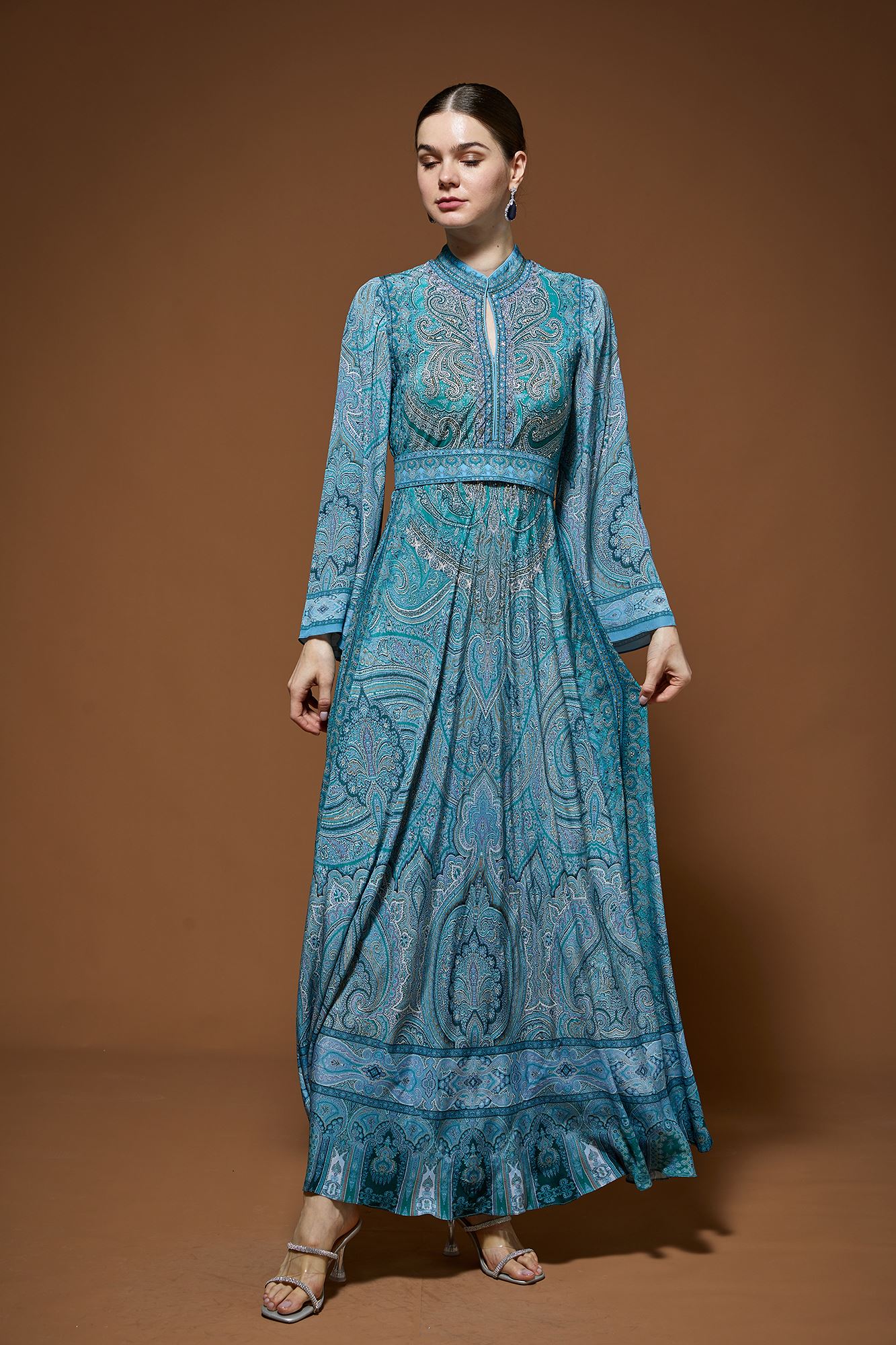 aqua-gowns-nrs580-1