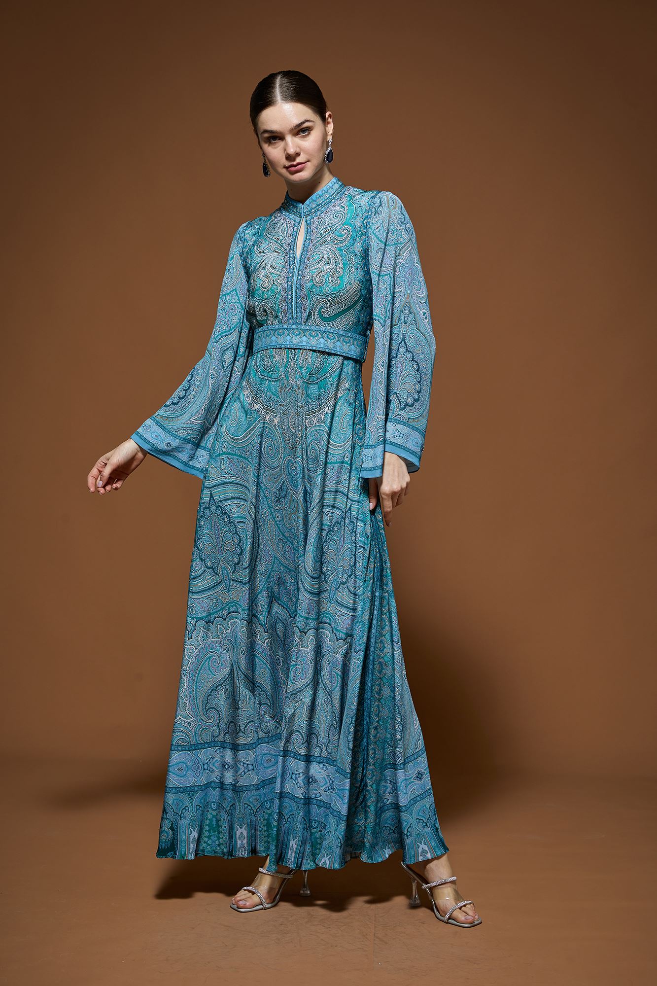 aqua-gowns-nrs580-2