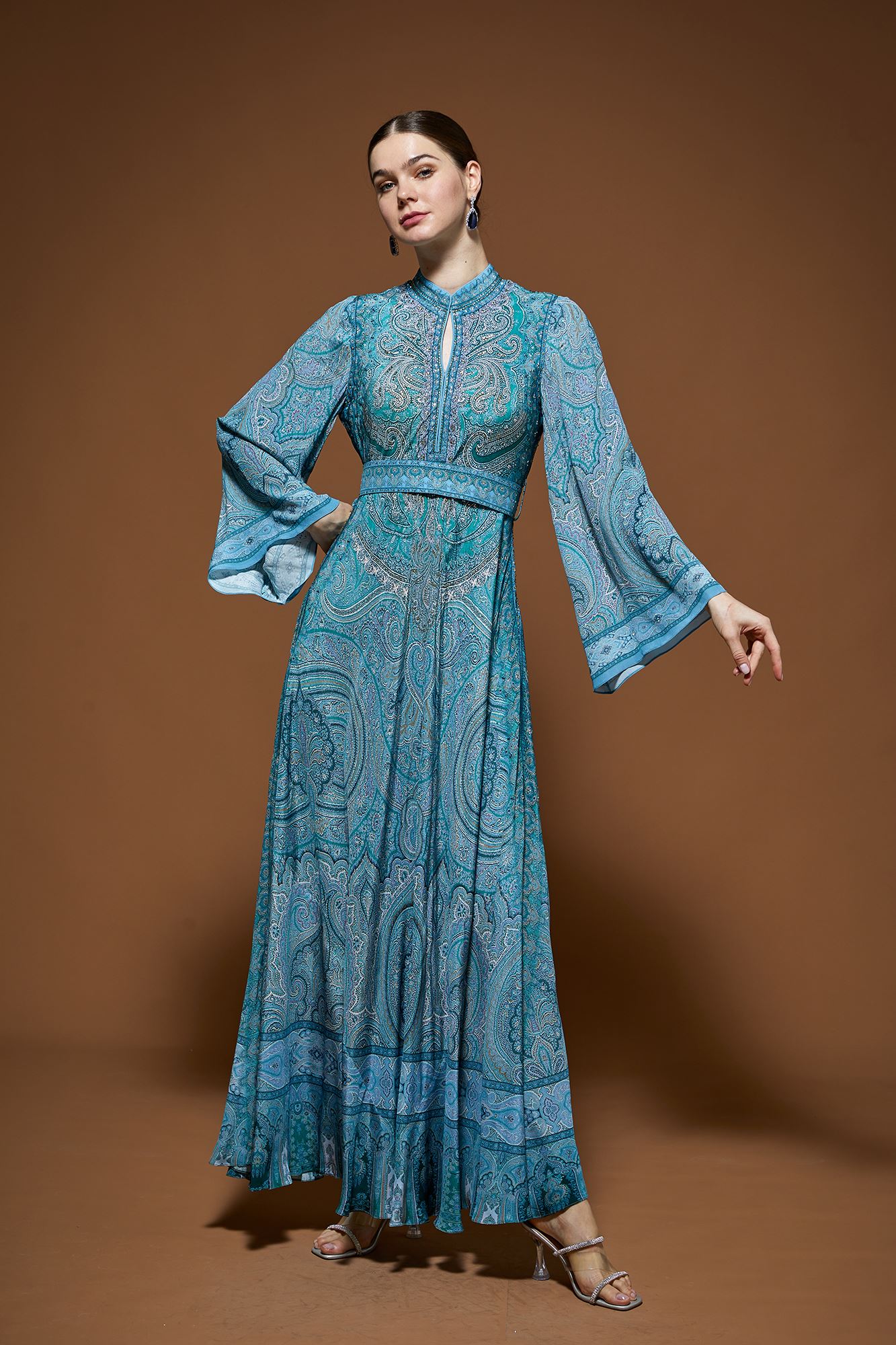 aqua-gowns-nrs580-3